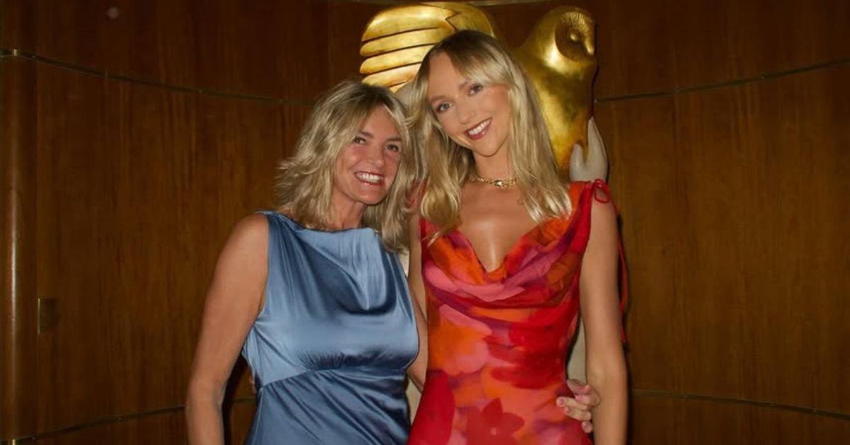 photo of Annie and Karyn Knight