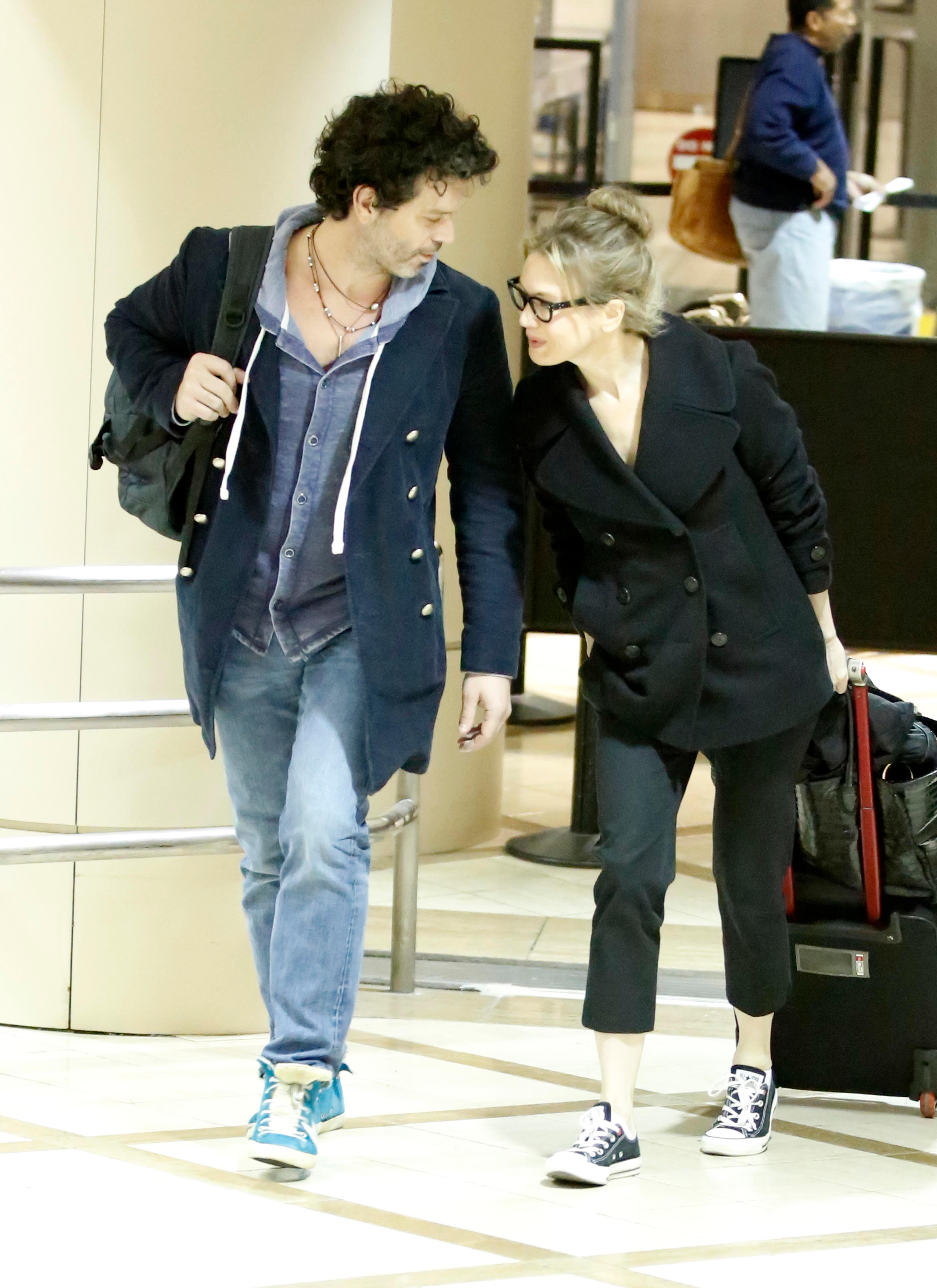 Renée Zellweger and new boyfriend, Doyle Bramhall look very happy in Los Angeles