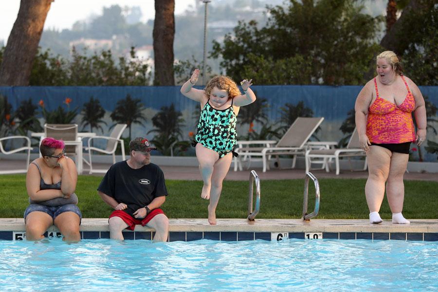 Mama june family hotel pool​