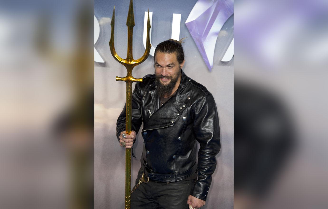 Jason momoa smiling at aquaman premiere