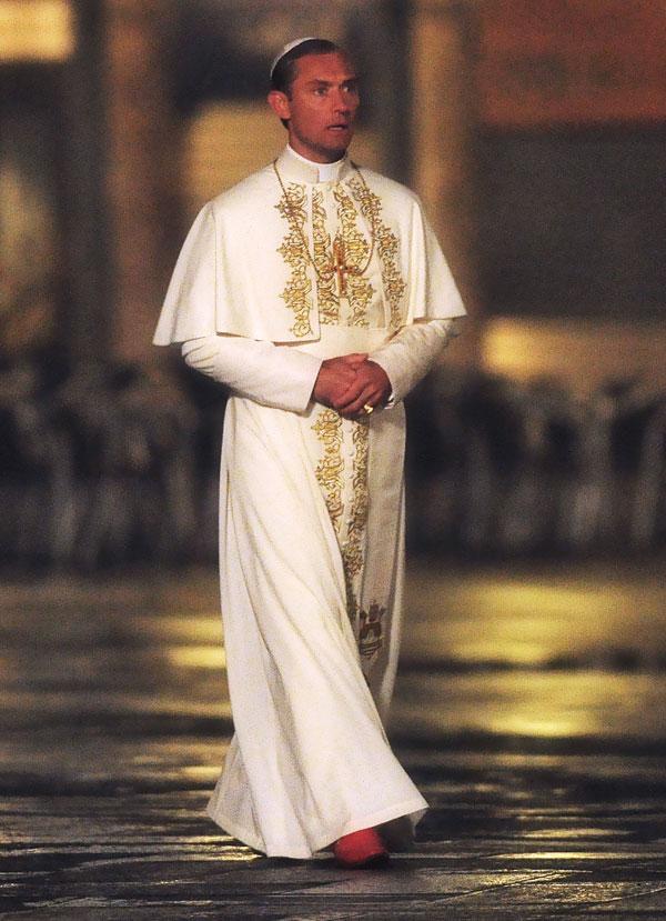 FFN_SGP_YoungPope_Set_011316_51947158