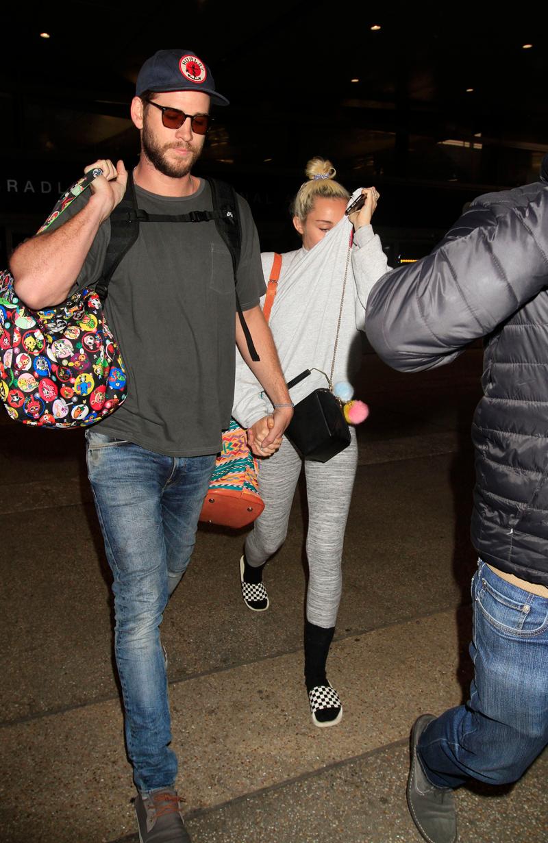 miley cyrus engaged liam hemsworth ring