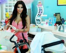 2010__04__Kim_Kardashian_April1_06main 225×182.jpg