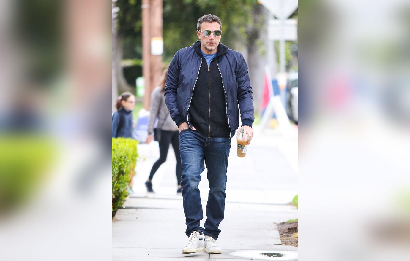 ben affleck trades dunkin donuts coffee starbucks outing jennifer lopez