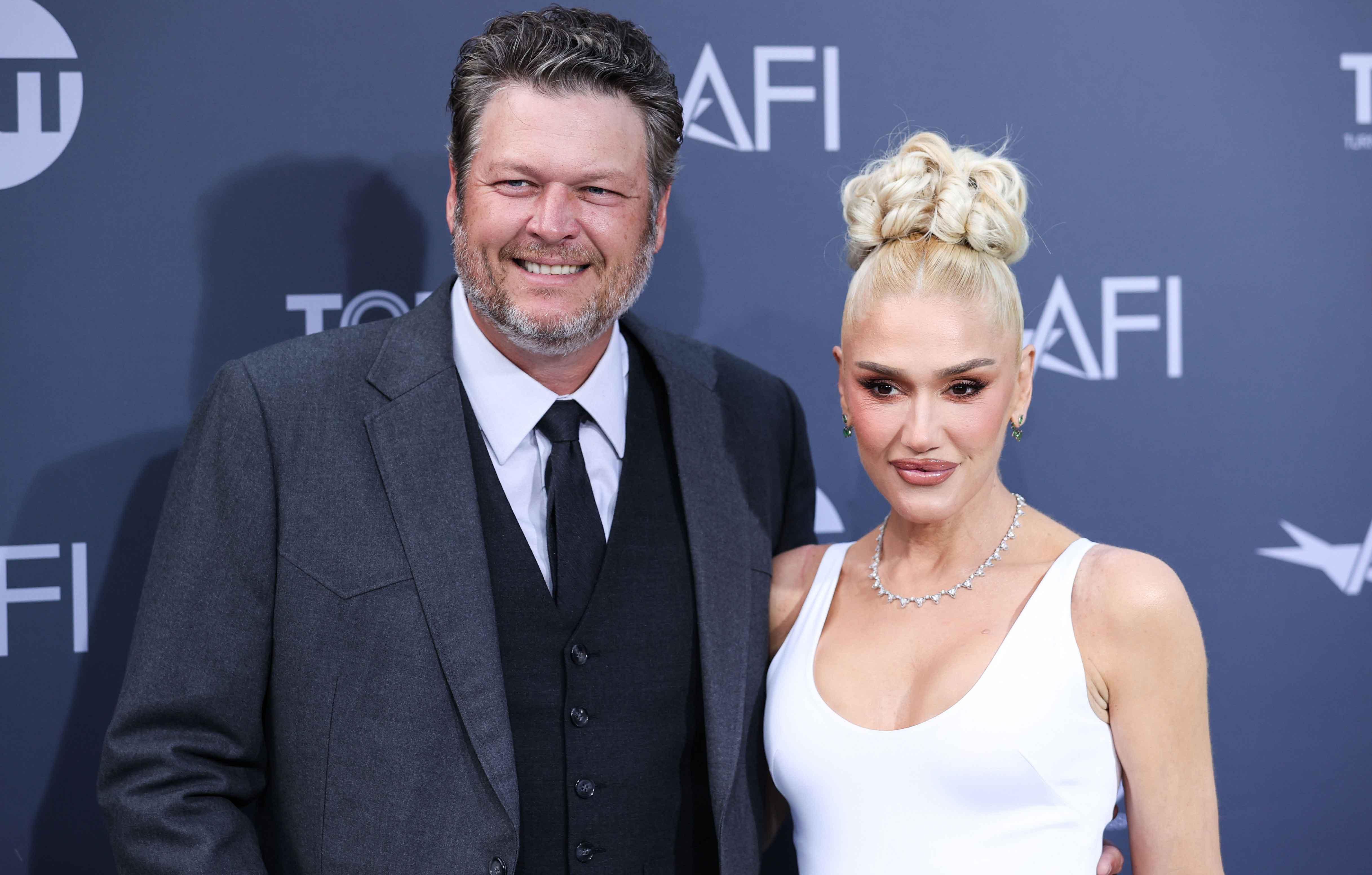 friends of blake shelton gwen stefani fear they are falling out of love