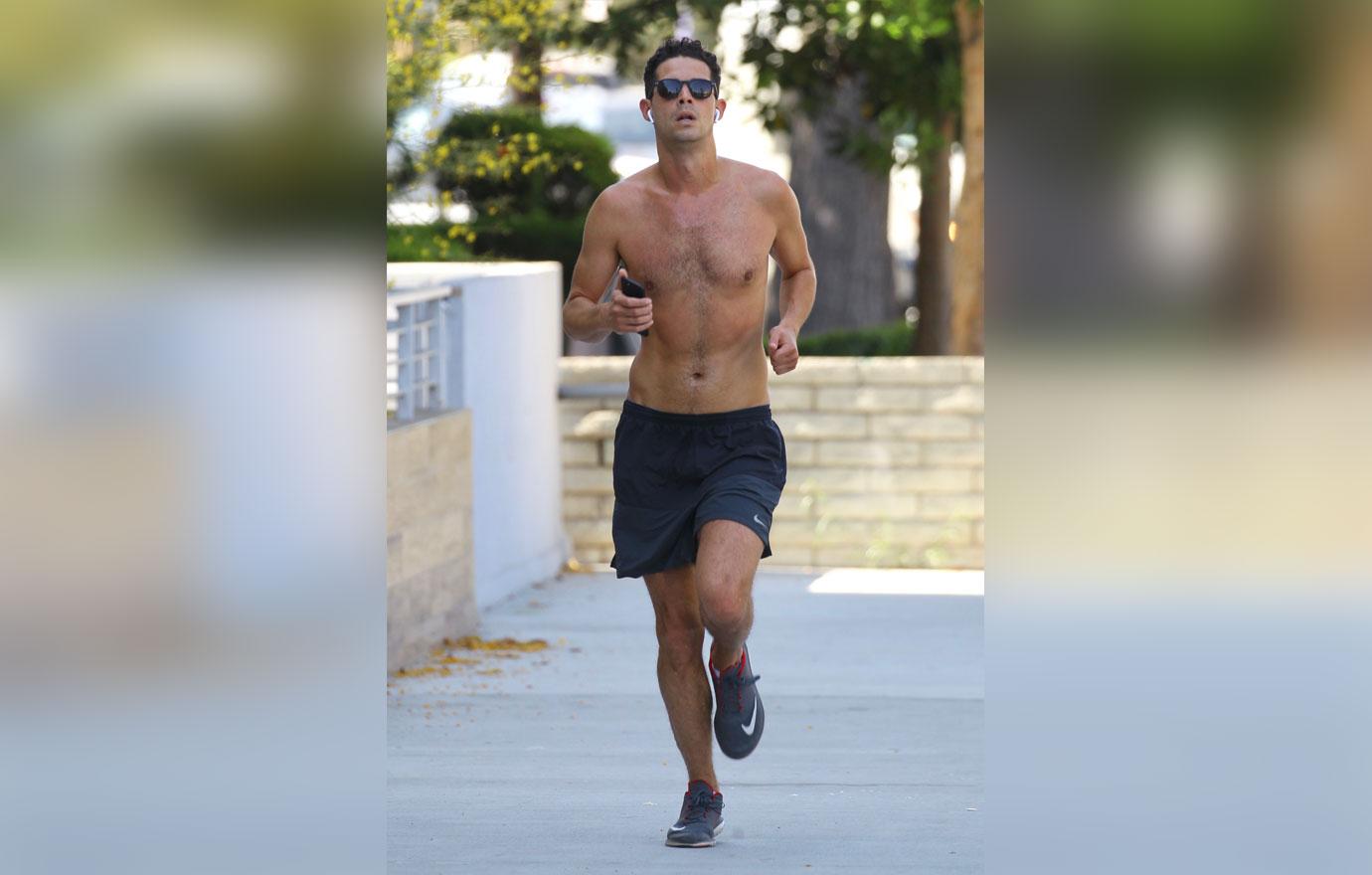 Wells adams living with sarah hyland weirdly perfect 3