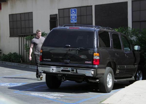 EXCLUSIVE: Eric Dane parks in a Handicap spot