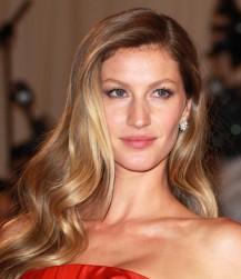 2011__07__okmagazine horoscopes giselebundchen 217×300.jpg