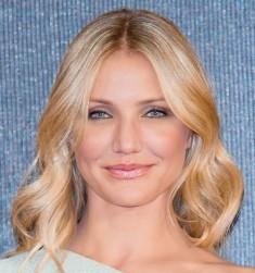 2010__07__032_BEAUTY_PRE_004 235×300.jpg