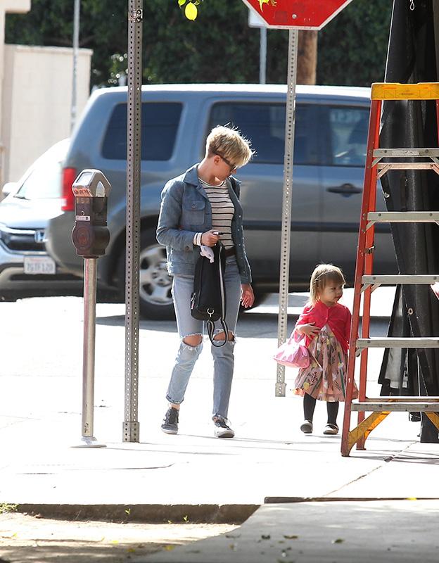 EXCLUSIVE: Scarlett Johansson Spotted As She Has lunch with daughter Rose Dauriac