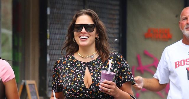 //Ashely Graham pregnant