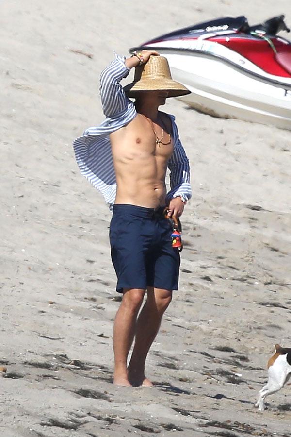 orlando bloom shirtless beach