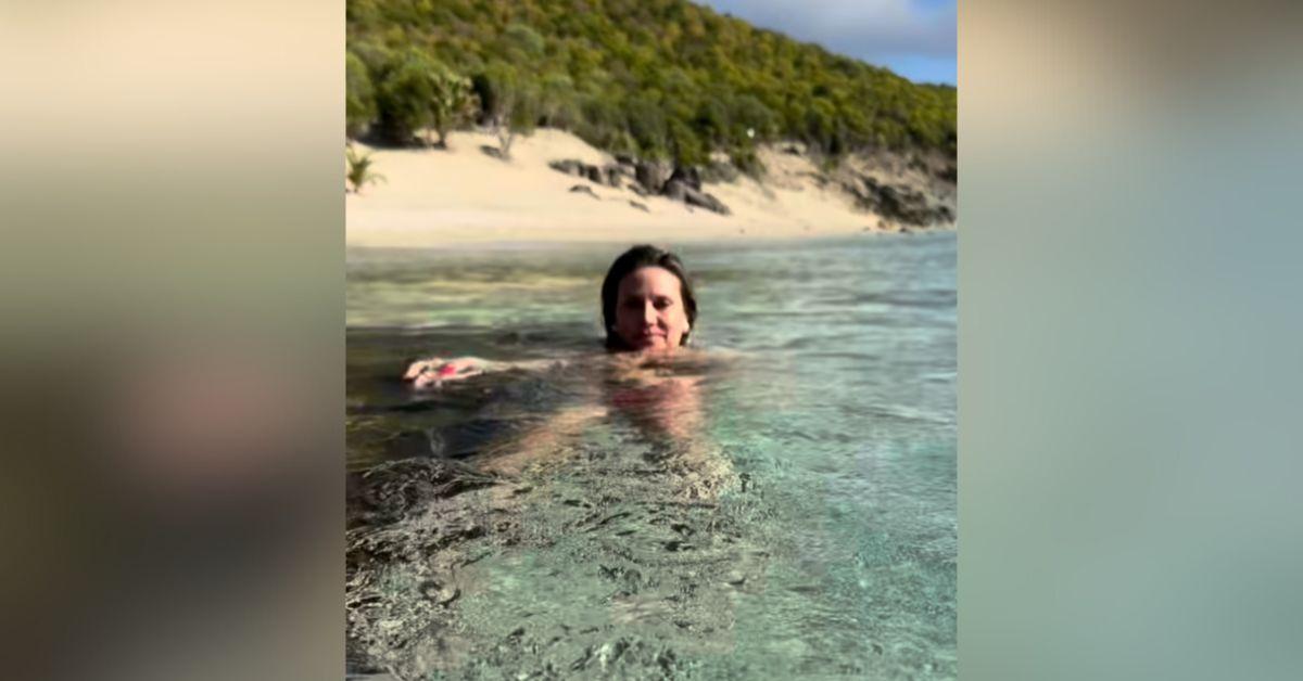 heidi klum ditches top flaunts bikini body on honeymoon photos