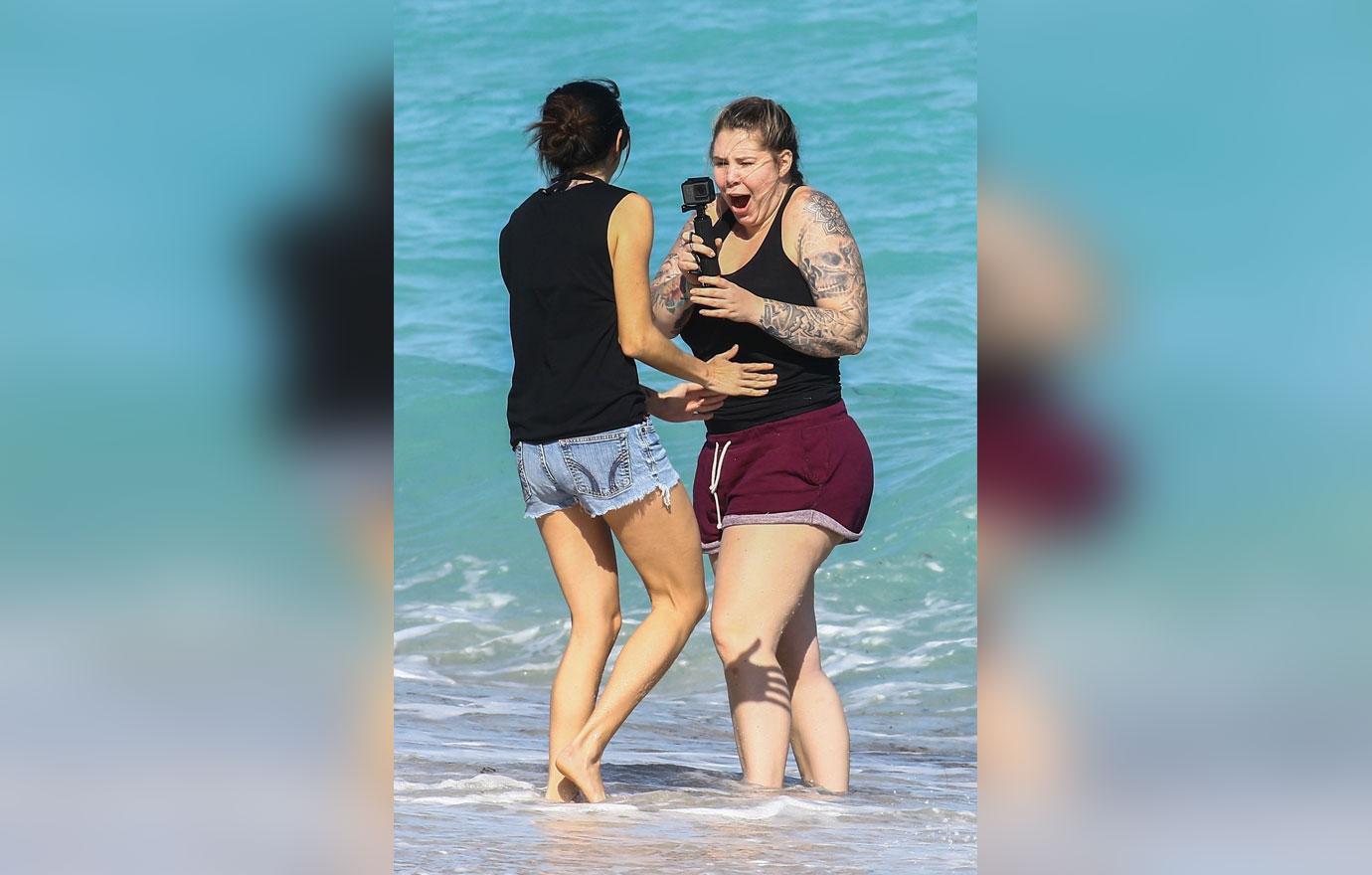 *EXCLUSIVE* Kailyn Lowry hits the beach with Baby Lux in Miami