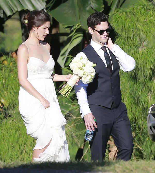 Justin Bartha Weds Lia Smith In Oahu