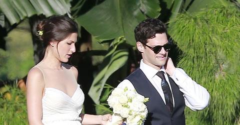 Justin Bartha Weds Lia Smith In Oahu