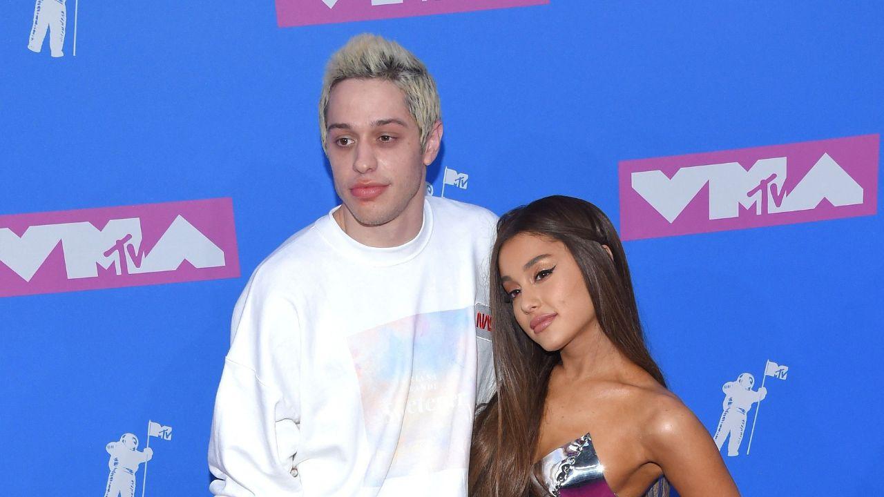 Image of Pete Davidson and Ariana Grande dated in 2018. 