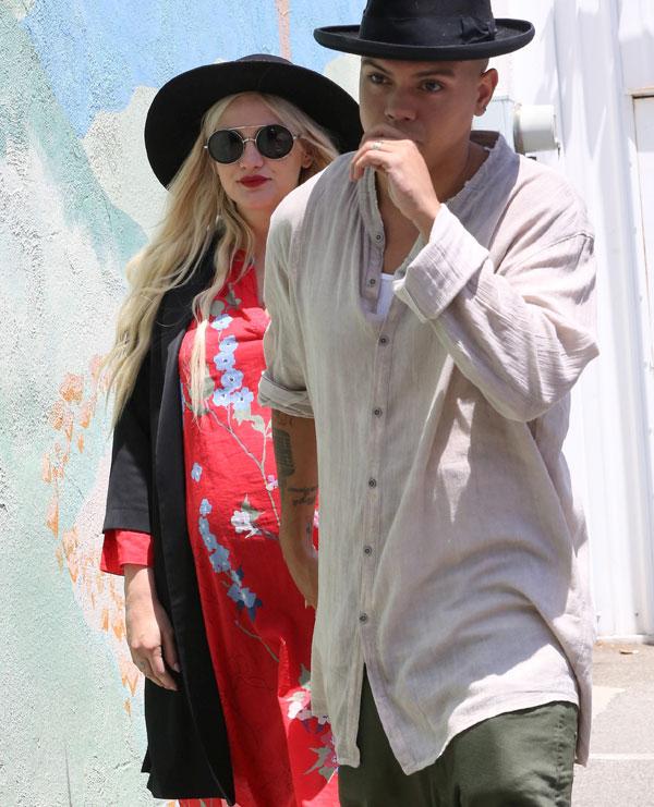 Ashlee simpson evan ross baby shopping 06