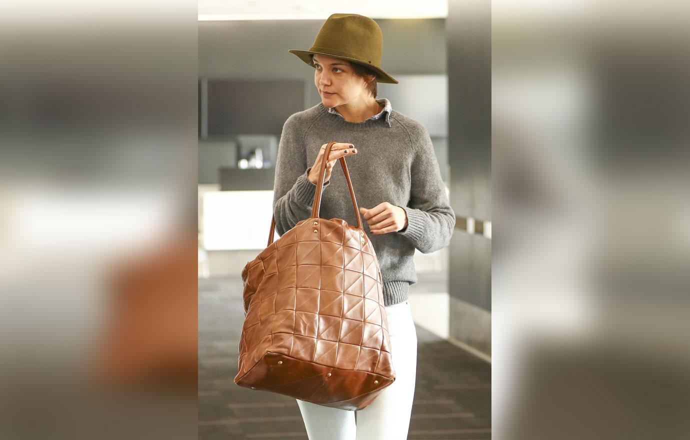 *EXCLUSIVE* Flying Solo &#8211; Katie Holmes Jets out of LAX