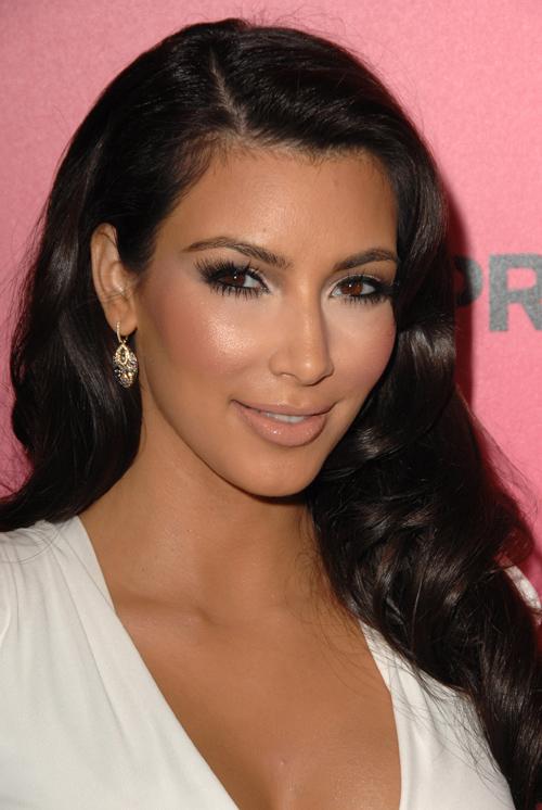 2009__10__kimkardashianvampsitup.jpg