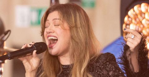 Photo of Kelly Clarkson.