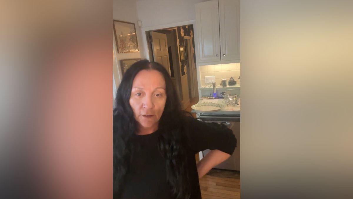 Image of Kelly Cutrone did not agree with Jay Manuel's behavior.