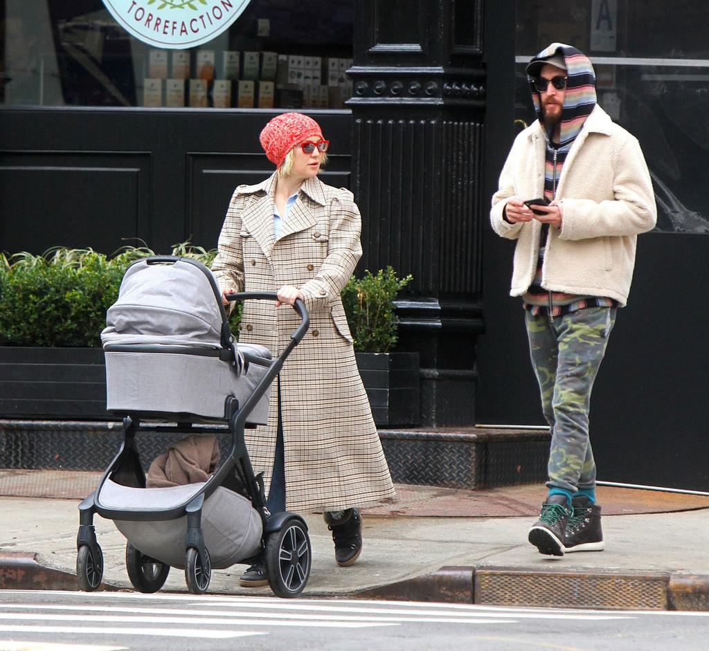 Kate Hudson Still Trying To Reconnect Her Ab Muscles After Pregnancy(02)