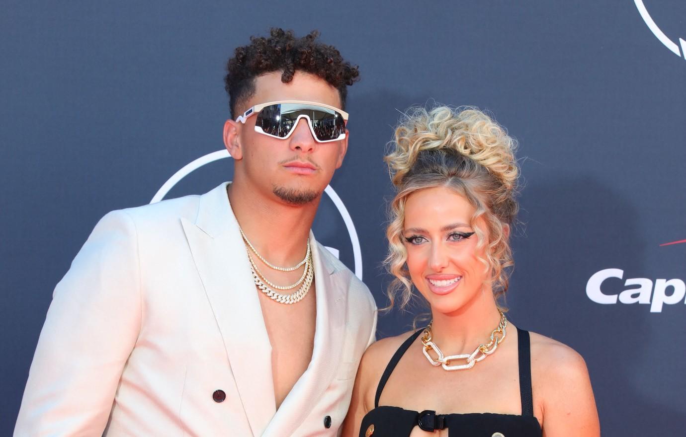 brittany mahomes slammed tiktok rude restaurant staff