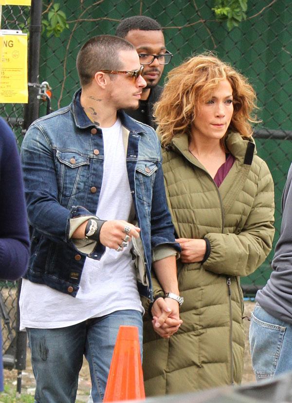 Jennifer lopez casper smart holding hands 04