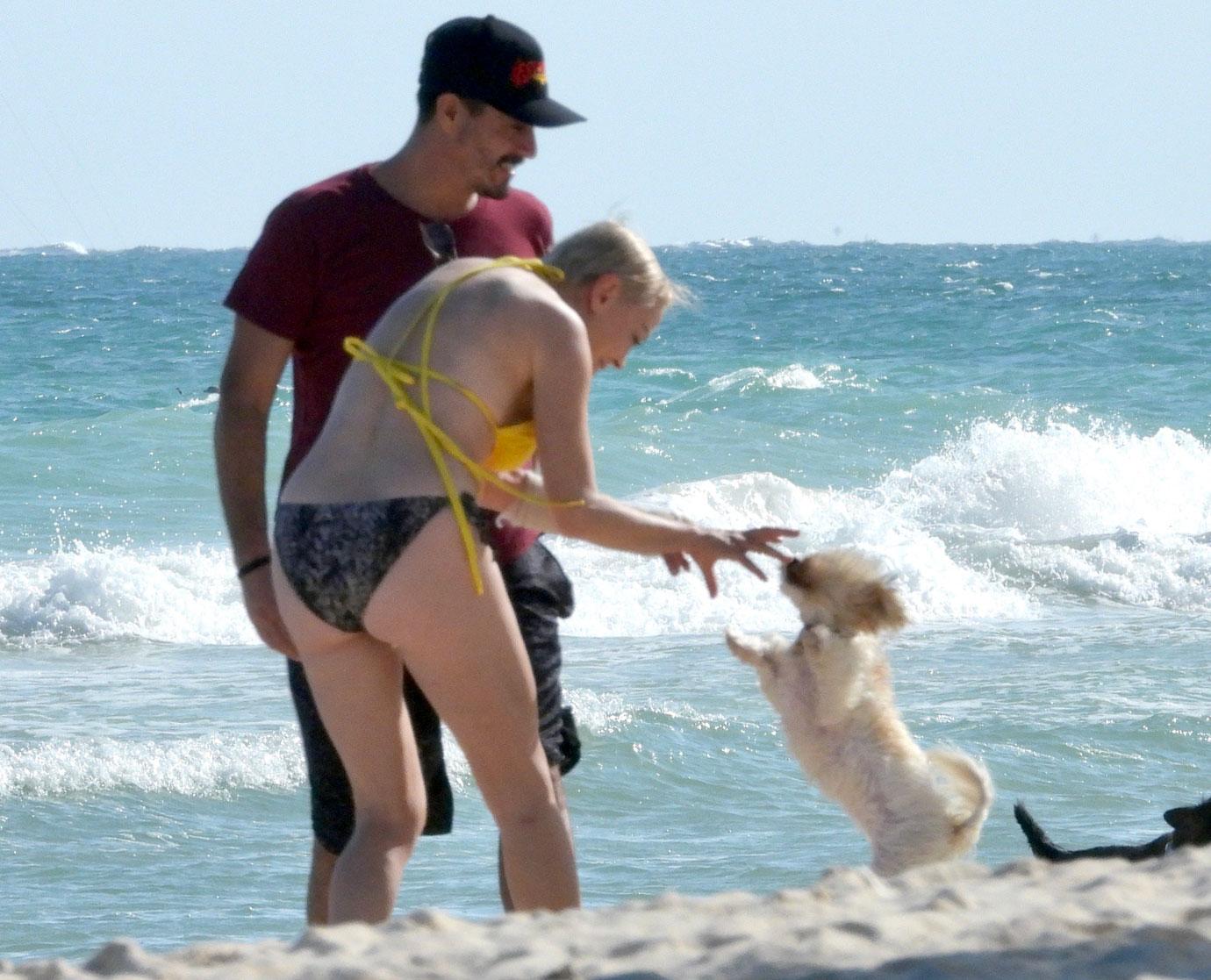 Rose McGowan hits the beach in Mexico