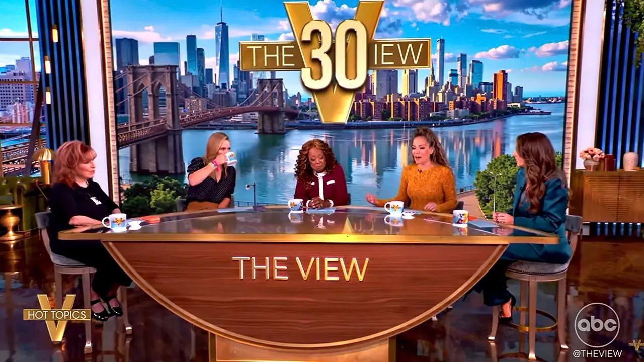 Image of Sunny Hostin recalled that a jury member threw a chair at her when she was a holdout juror in 1991.