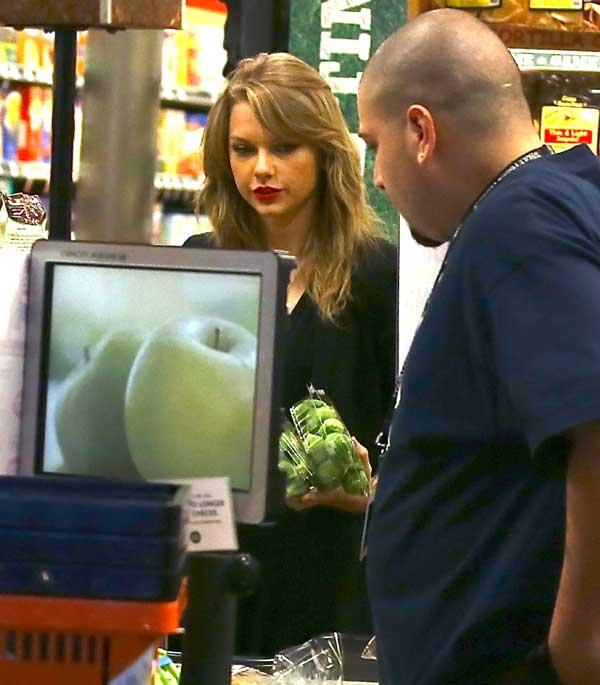 Taylor swift shopping