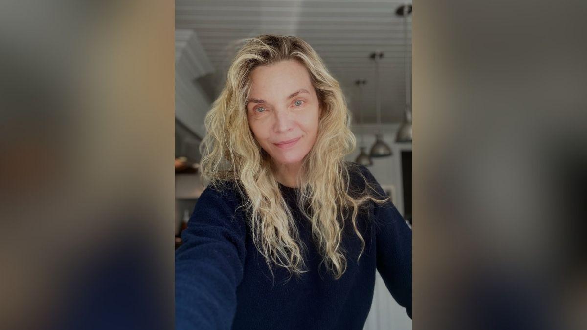 michelle pfeiffer most stunning selfies photos