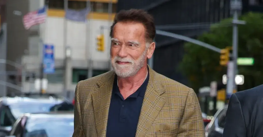 arnold schwarzenegger detained at munich airport customs for  hours