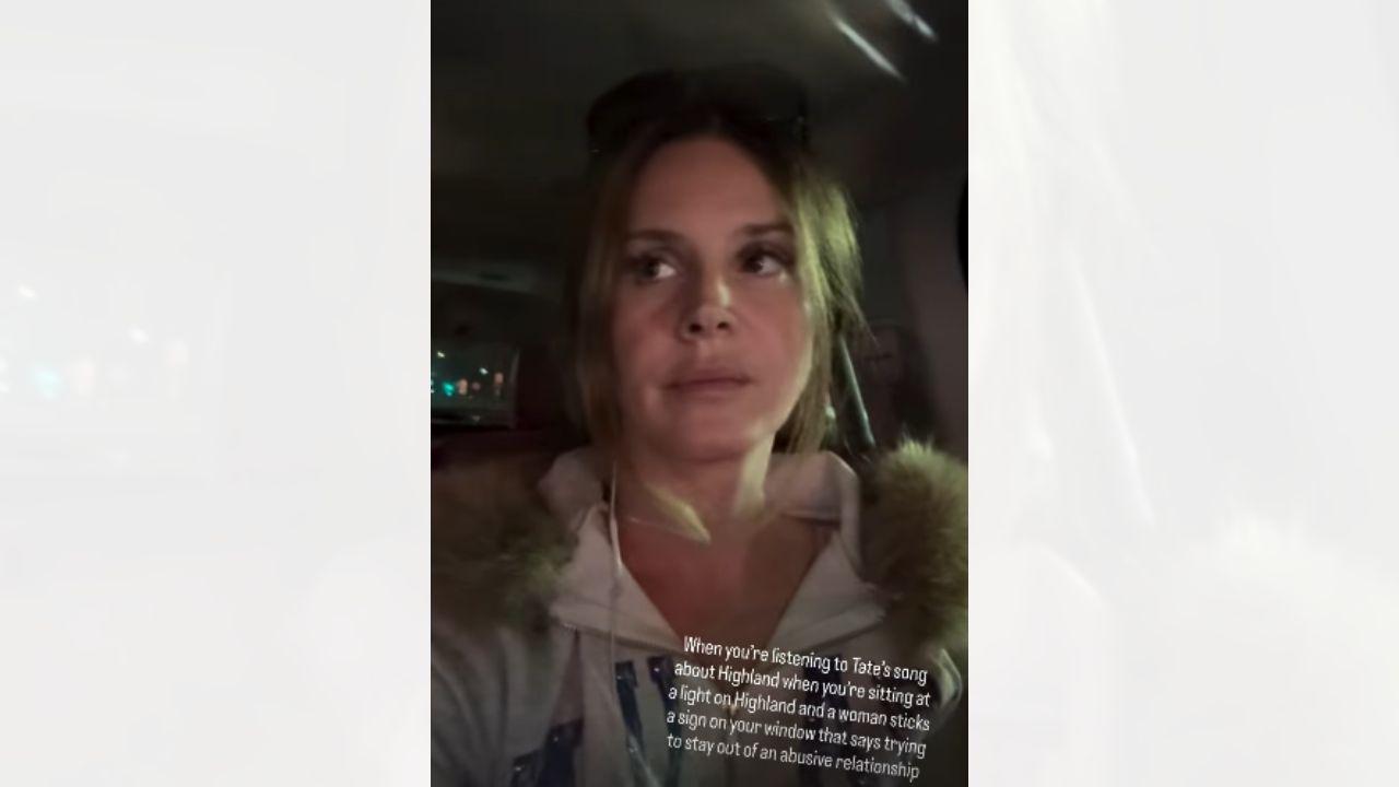 Image of Lana Del Rey was sitting in her car when she saw the woman standing on the street.
