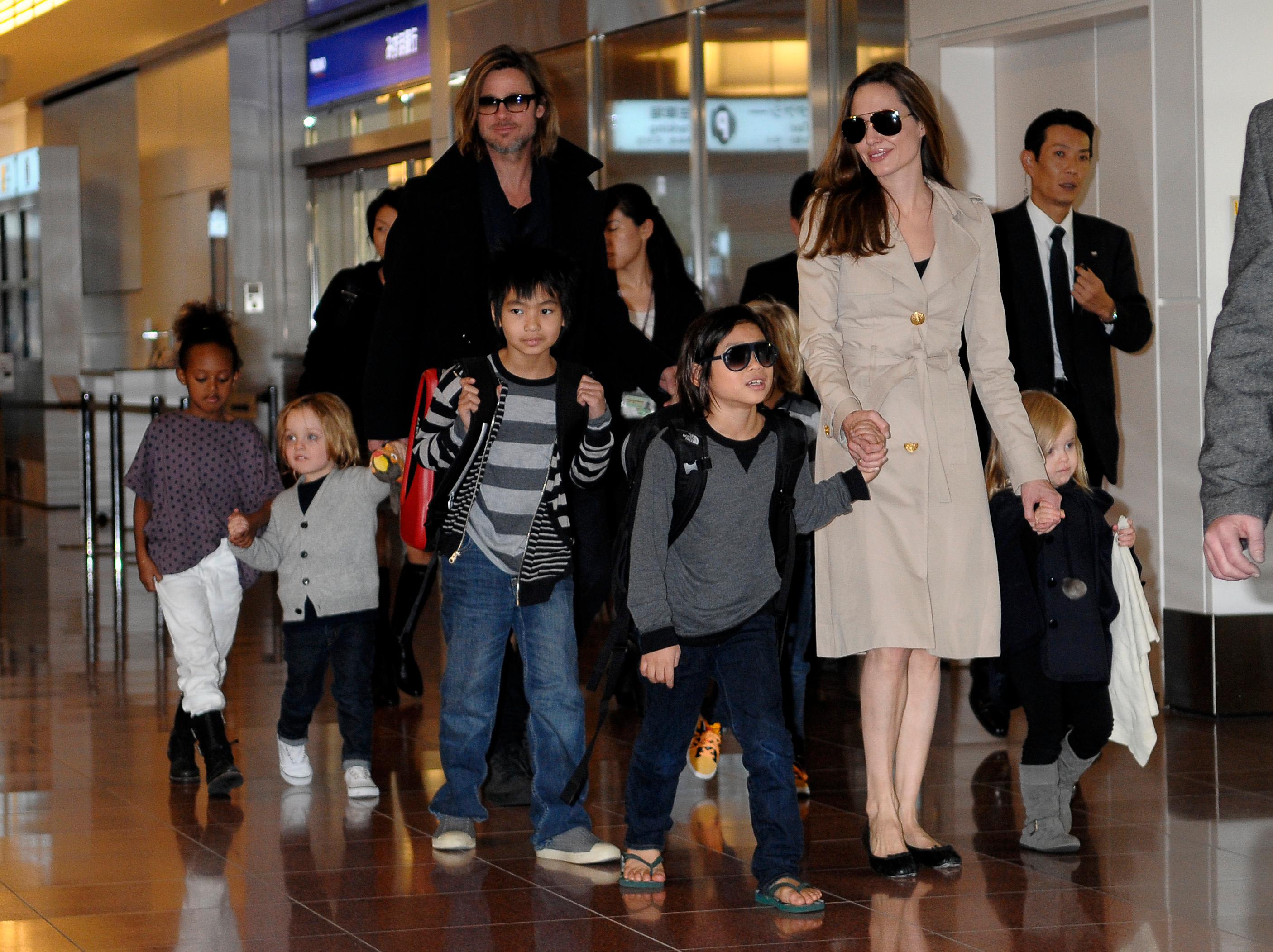 Brad Pitt, Angelina Jolie and the whole family arrive in Japan