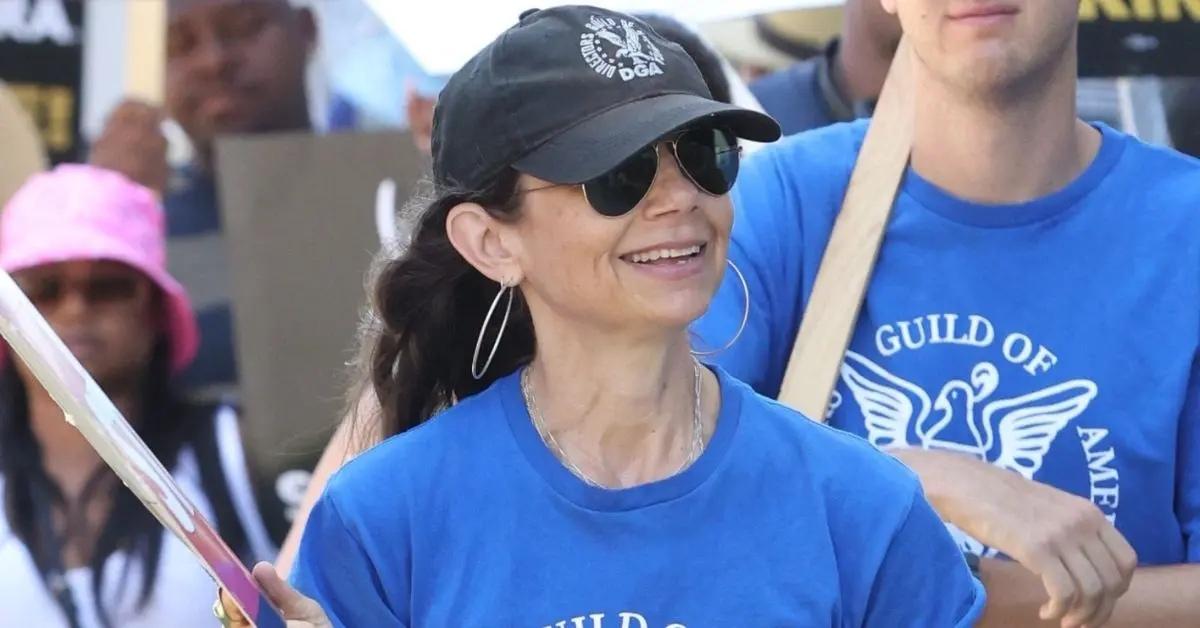 meghan markle stop victim campaign wants successful justine bateman