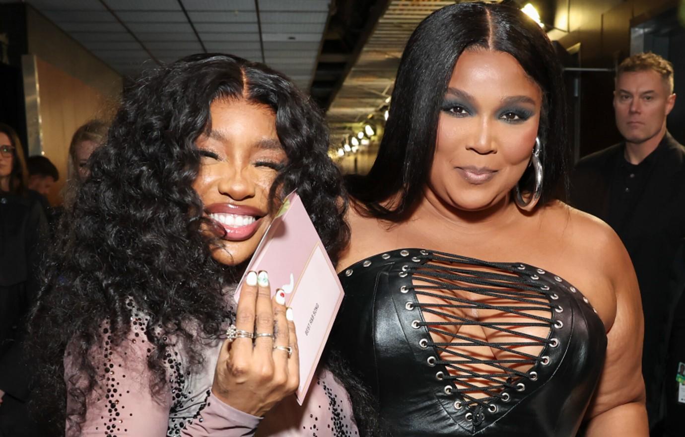 Lizzo Presents Grammy Award to Longtime Friend SZA, Who Was Backstage  Changing & Ran on Stage Late, 2024 Grammys, Lizzo, sza