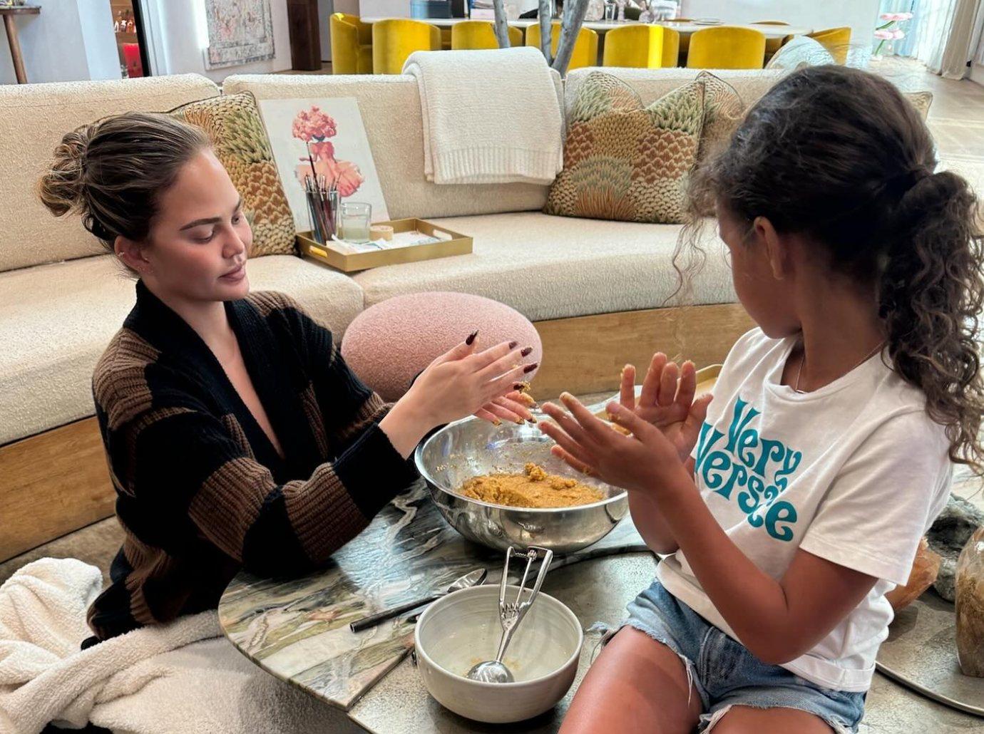 chrissy teigen criticized daughter put bare feet kitchen counter cooking