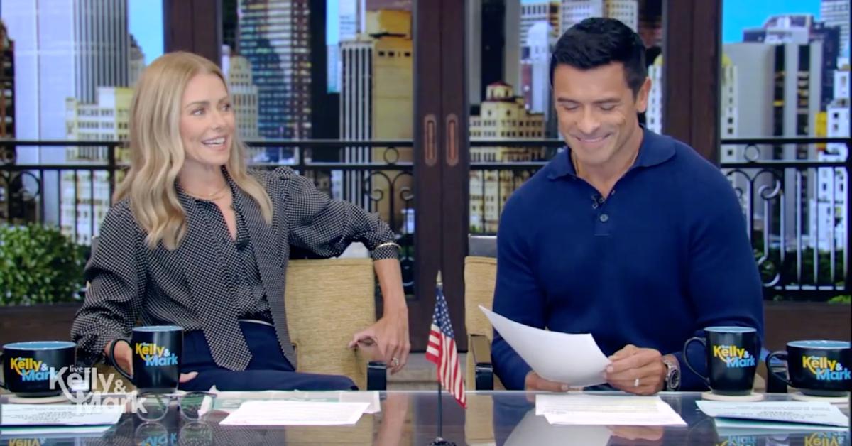 kelly ripa teases mark consuelos wet bed bathroom sleep live
