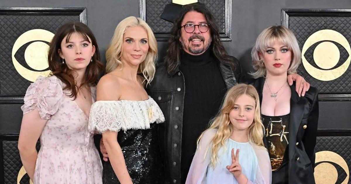 Photo of Dave Grohl and his family.