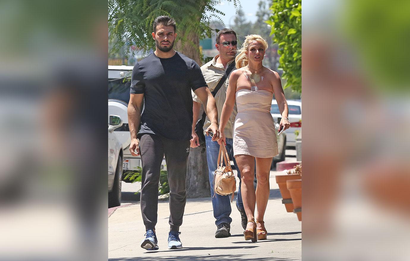 Britney Spears PDA with boyfriend