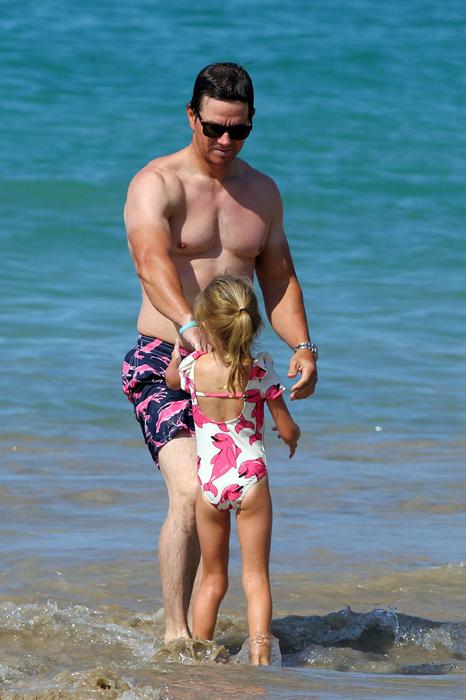 Exclusive&#8230; Mark Wahlberg And His Family At The Beach In Hawaii