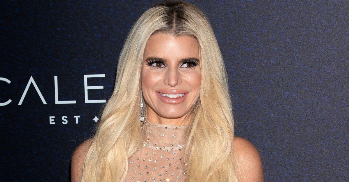 Image of Jessica Simpson said alcohol 'kept my mind and heart circling.'