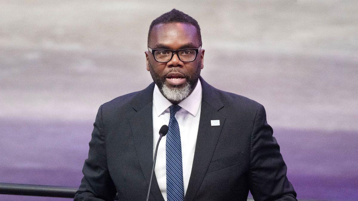 Image of Brandon Johnson’s latest update sparked renewed debate over Chicago’s public safety priorities.