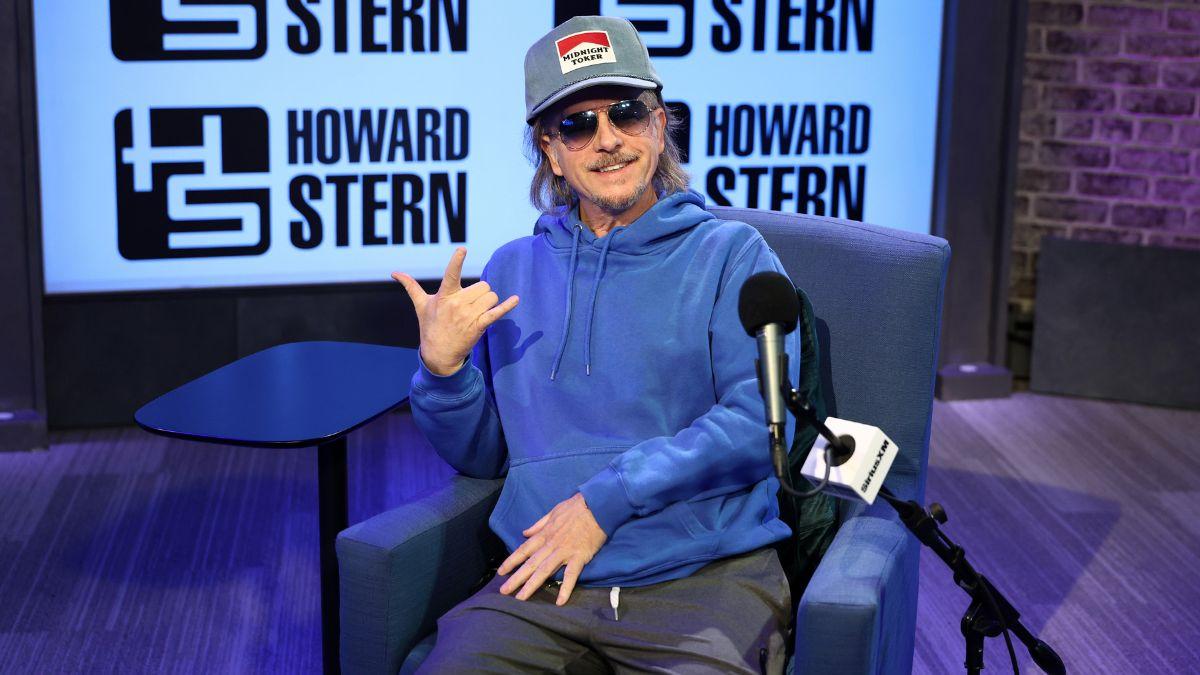 Photo of David Spade joked Tiger Woods had 'a candy necklace of Vicodin' while golfing in 2021.