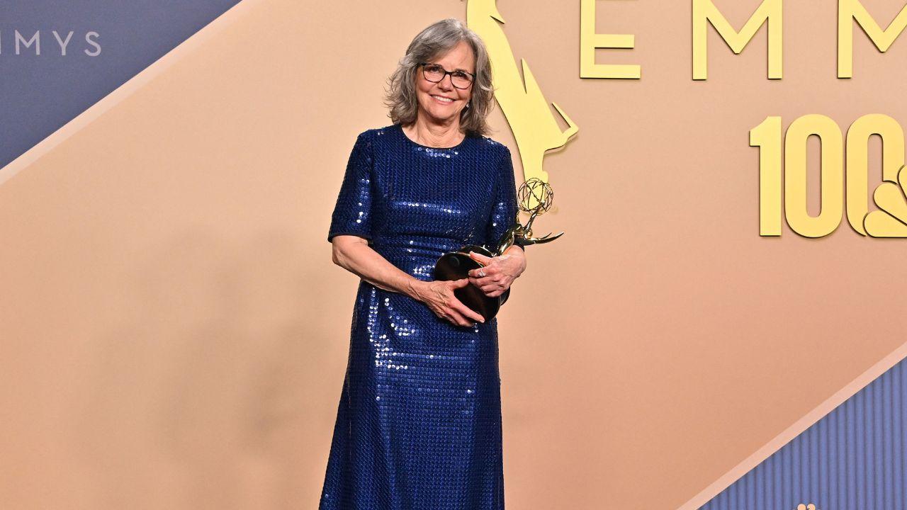 'I Will Love You Forever': Sally Field Welcomes Reba McEntire on Stage in Emotional Tribute for 'Steel Magnolias' Costar Dolly Parton at 2026 Emmys