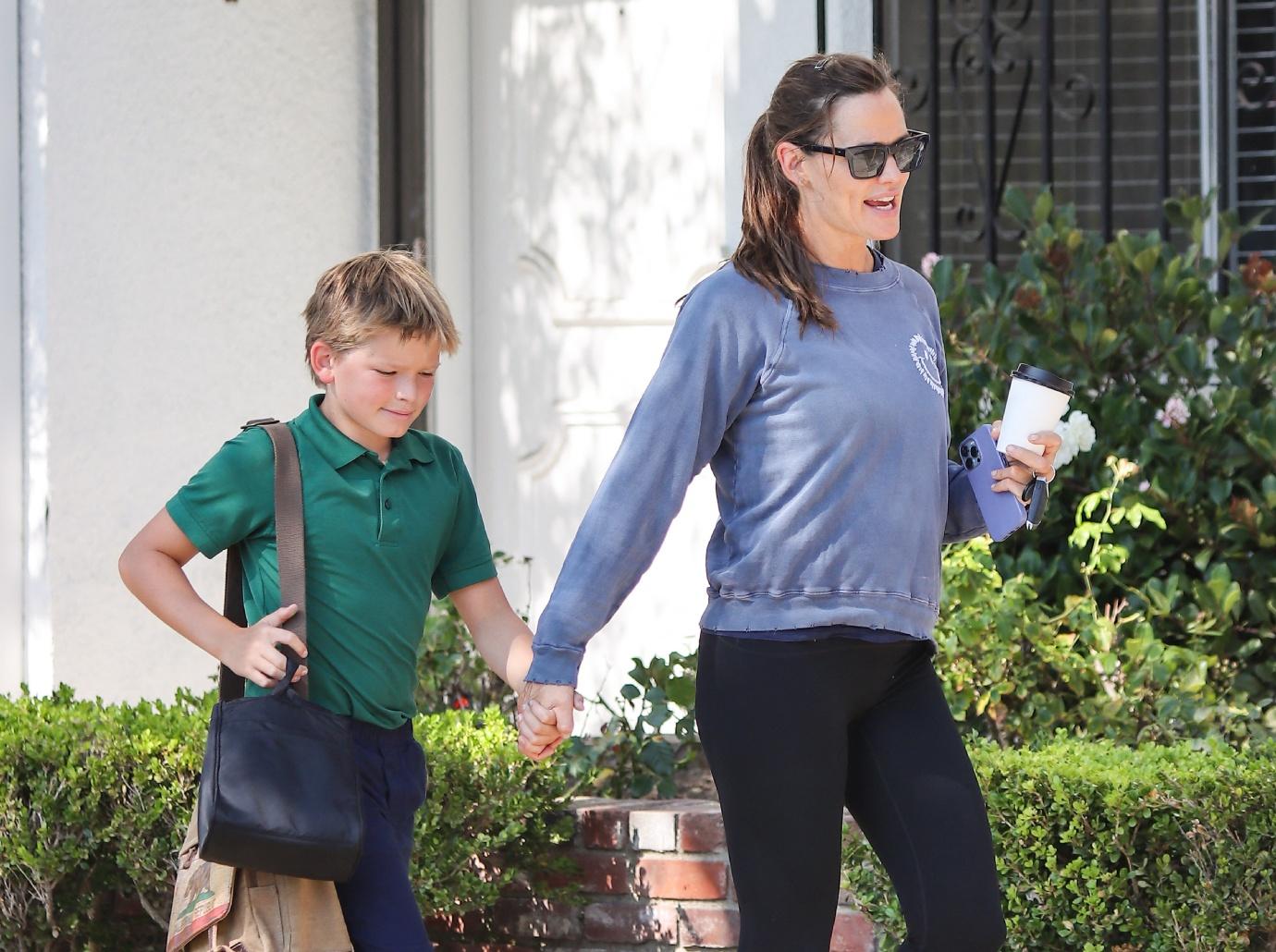 ben affleck jennifer garner reunite again cozy outing tension jennifer lopez