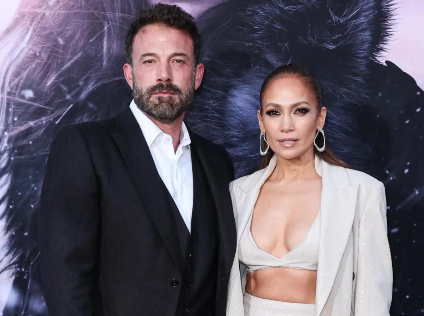 jennifer lopez wedding ring seen wearing ben affleck divorce rumors