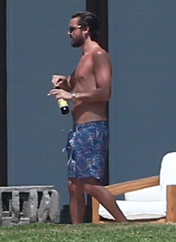 scott disick rehab drinking mexico vacation